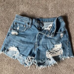 Distressed Levi’s Blue Denim Women Shorts Size 26